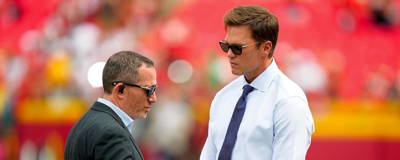 Tom Brady announces return to football during Raiders game