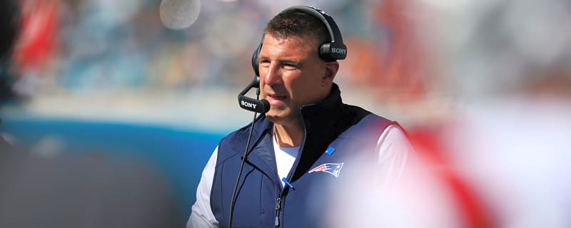 Mike Vrabel takes hilarious shot at official after Patriots' upset win