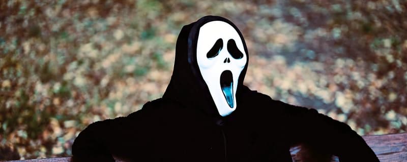 Alison Brie thinks the 'Scream' movies need to start killing important characters