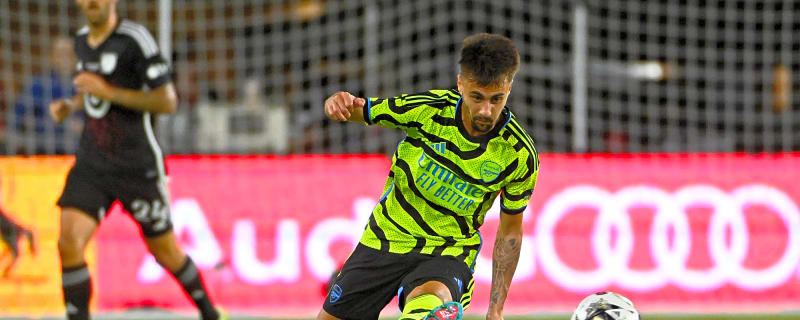 West Ham is stepping up their interest to win the race for Arsenal man