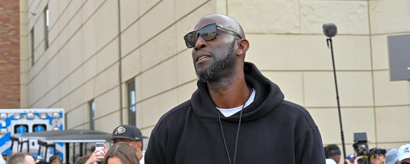 Laughing At People For Giving Up At The Malibu Sand Dunes, Kevin Garnett Tips His Hat To Kevin Durant
