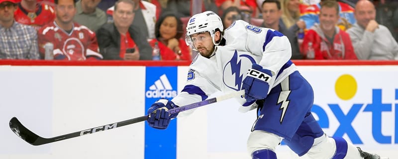 Lightning sign defenseman Maxwell Crozier to three-year deal