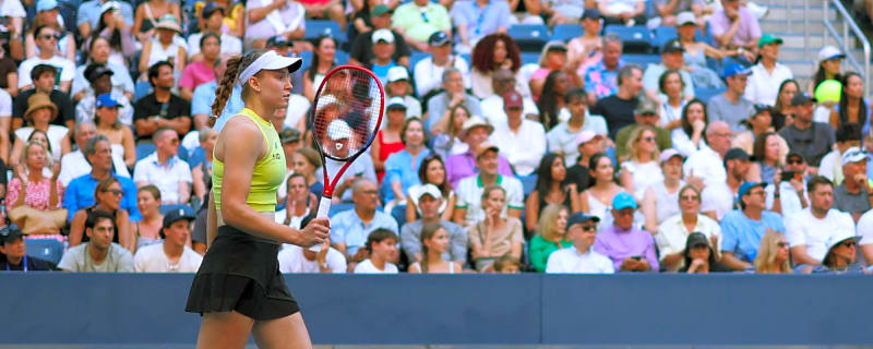 Elena Rybakina makes hilarious Yankees cap mistake as US Open No. 1 dream moves closer