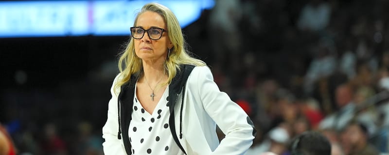 Becky Hammon gets ejected for berating a referee