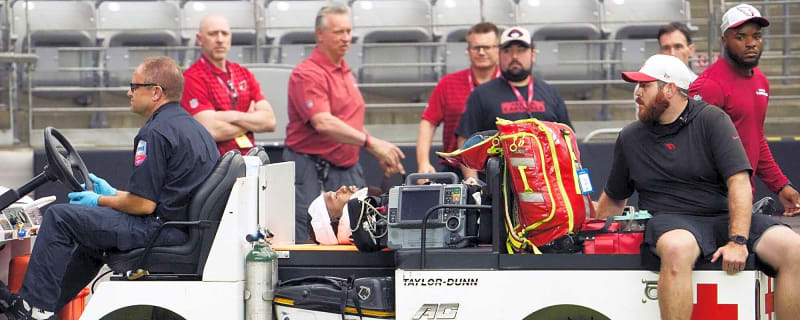 Cardinals LB carted off field following collision
