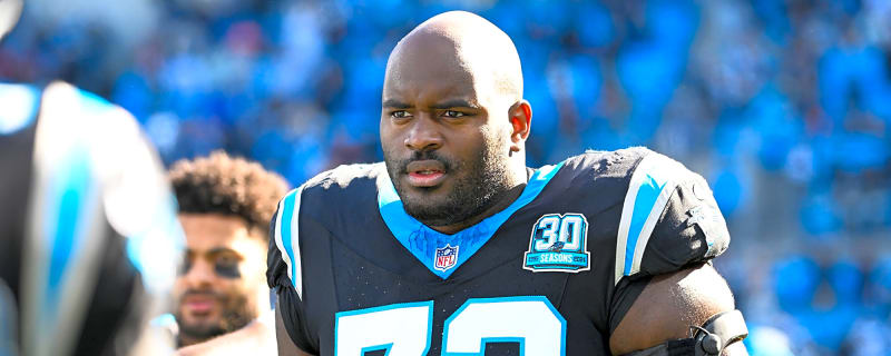 Panthers agree to extension with consistent OL