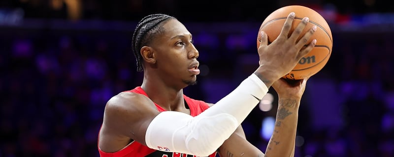 RJ Barrett leaves matchup against Nets with knee injury