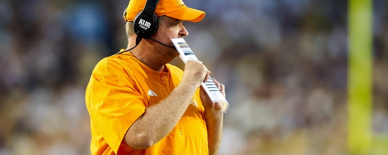 ‘They’ll be charged up’ – Former Oklahoma coach Bob Stoops predicts the winner of the Texas vs Tennessee game