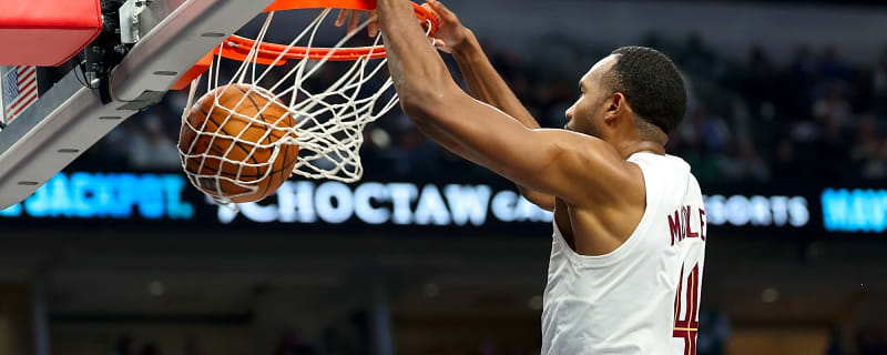  Evan Mobley Erupts Early, Cavs Sprint Past Mavs