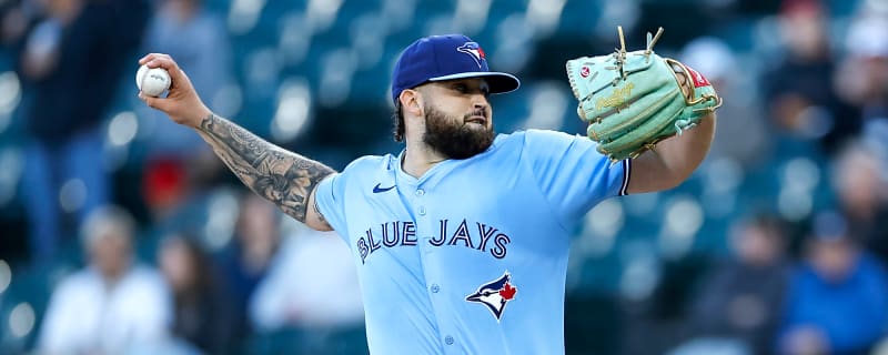 Braves claim former Cy Young contender