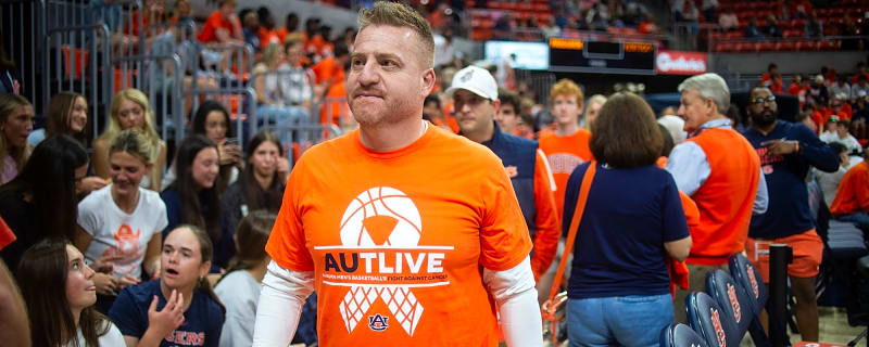 Auburn head coach and former Vols offensive coordinator Alex Golesh clarifies his viral comments about Tennessee’s offense