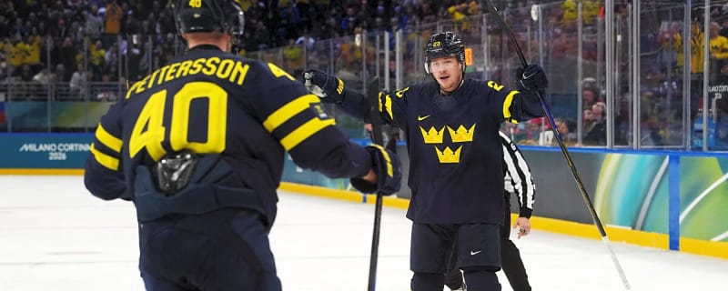 Canucks’ Elias Pettersson scores twice in Sweden’s 5-3 win over Slovakia