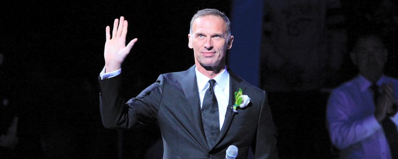 Czech officials back former NHL goalie Dominik Hasek against Russian threats