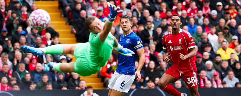 Liverpool receive injury scare ahead of crucial Man United clash