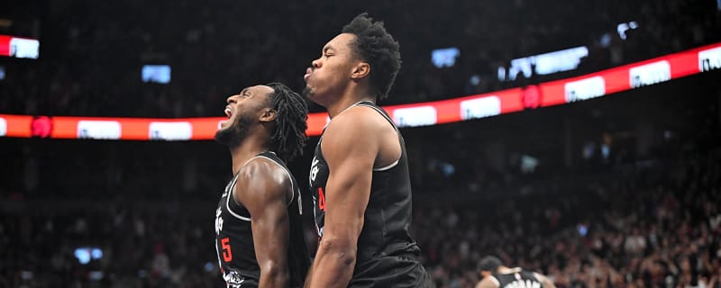 Raptors close out Hornets 110-108