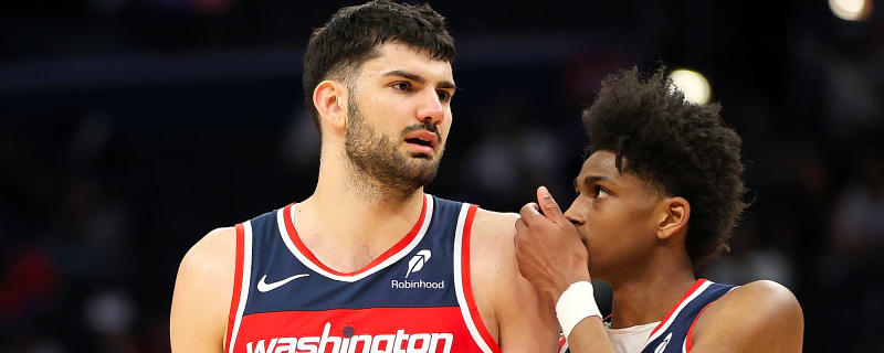 Free-agent big man returning to Wizards on two-way contract