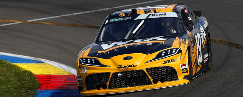NASCAR pit crew narrowly escapes horrific incident after pit road crash at Gateway