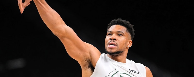 Giannis Antetokounmpo has great reaction to not being traded