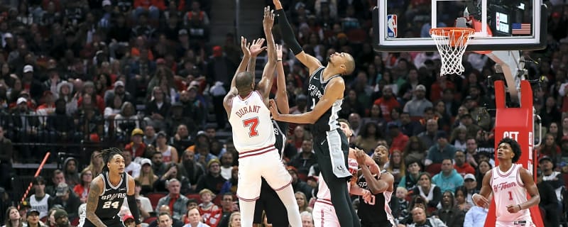 Kevin Durant Scrutinizes Rockets’ Offense After Rushing Under Pressure Against Victor Wembanyama, Spurs