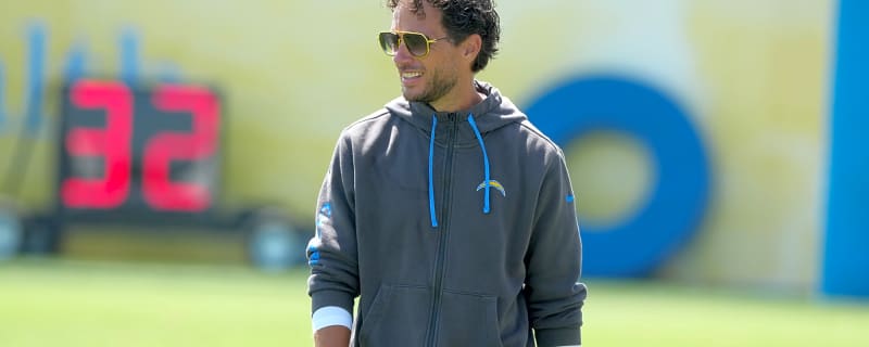 Chargers' Mike McDaniel trying to ignore outside noise amid rumors about his job security