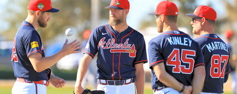 Braves agree to extension with Chris Sale