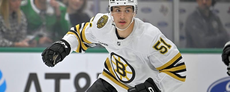 Bruins sign Matt Poitras to one-year extension