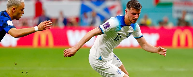 Mason Mount trains with former Liverpool coach