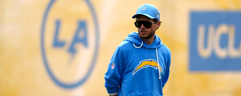 AFC Notes: Mike McDaniel, Joe Alt, Rashawn Slater, Broncos, Chargers
