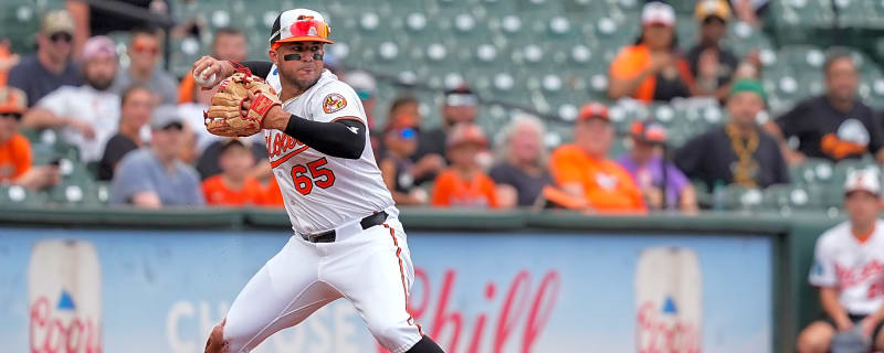 Rockies Sign Vimael Machin To Minor League Deal