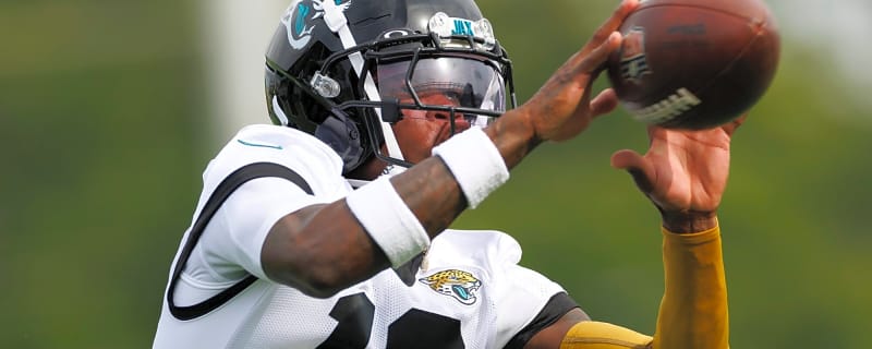 Jacksonville Jaguars DE spells out the locker room challenge Travis Hunter has to overcome by playing two positions