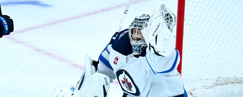 Skinner's Strong Play Suggests It's Not on the Jets' Goalies