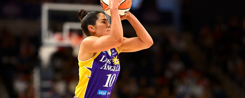 Kelsey Plum dominates, leads steaking Sparks to blowout win