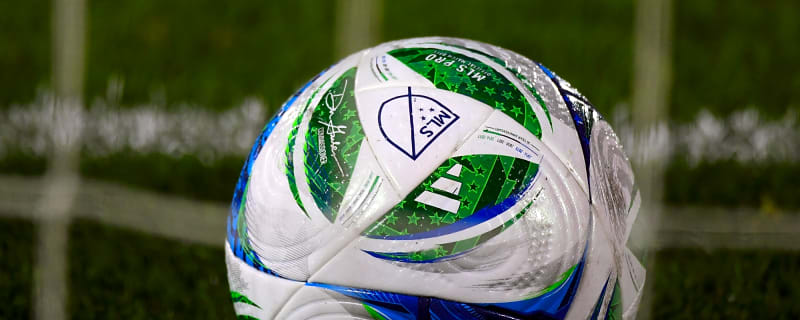 Real Madrid keen to hijack Manchester United move for 19-year-old midfield sensation