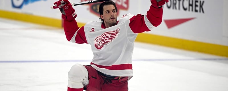 Red Wings sign Ben Chiarot to three-year contract extension