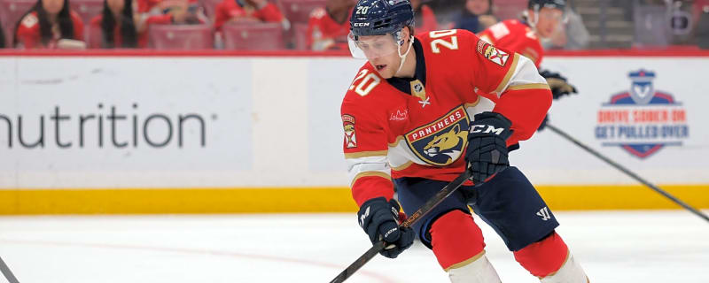 Flames sign Mike Benning to one-year contract