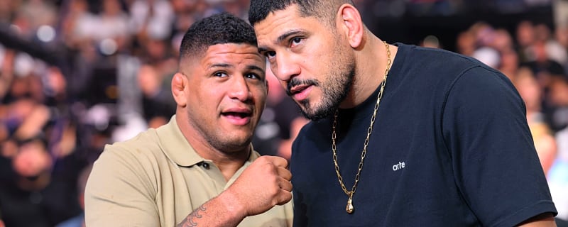 Ex-UFC title challenger grimaces in pain as he taps out to a nasty heel hook in BJJ match