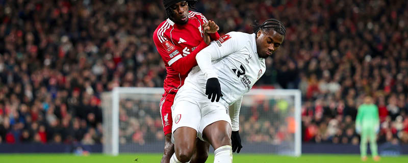 Journalist: One thing Slot did against Barnsley ‘spoke volumes’ about potential Liverpool crisis