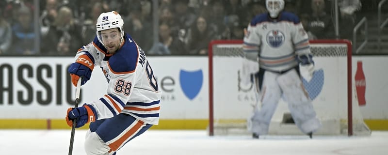 Oilers place Andrew Mangiapane, Alec Regula on NHL waivers