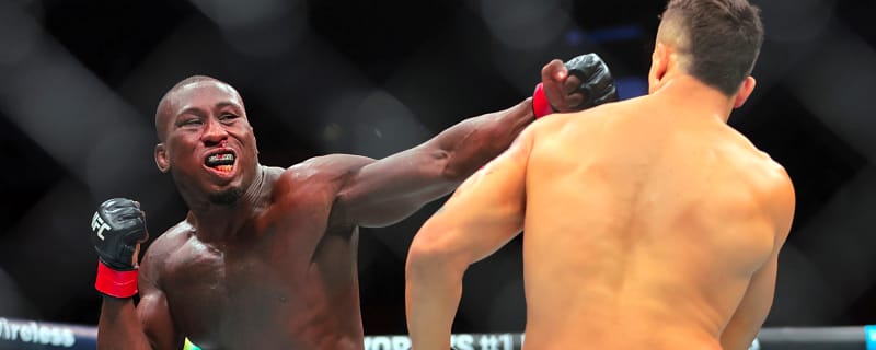 Fans predict UFC fighter’s release after he falls to 5-4 with disappointing performance