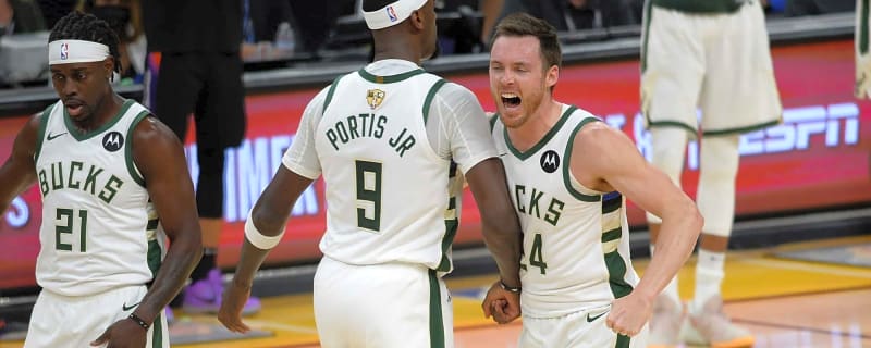 Bucks share heartfelt postgame moment with Pat Connaughton after loss to Hornets