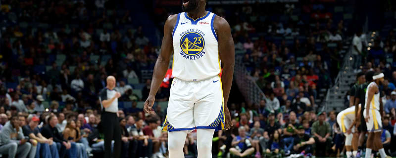 Draymond Green confronts a Pelicans fan during game
