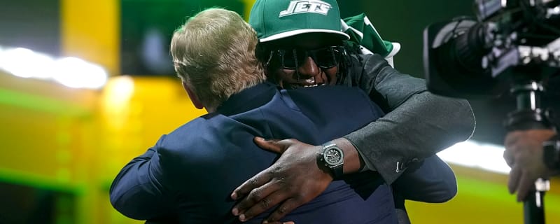 Jets Draft David Bailey With No. 2 Pick in Round 1 of 2026 NFL Draft