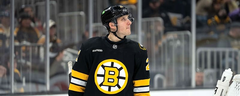 Boston Bruins: Alex Steeves Signs Extension