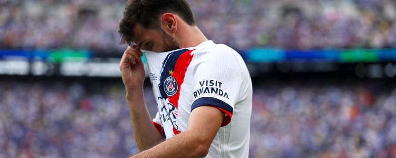 What is Khvicha Kvaratskhelia’s stance on leaving PSG this summer