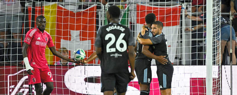 Ollie Watkins Brace Keeps Aston Villa in Premier League Title Race Firmly