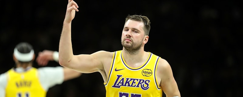 Lakers finally whole again as stretch run begins