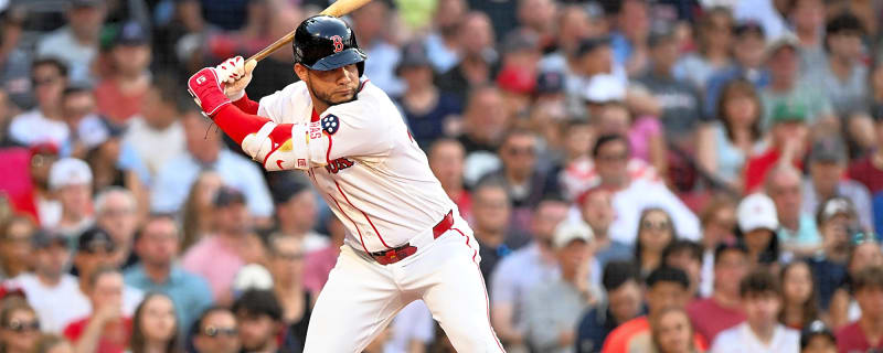 Willson Contreras challenges a Red Sox fan to a fight online after getting ejected