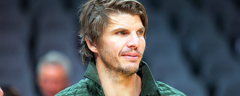 Kyle Korver steps down as Hawks assistant GM