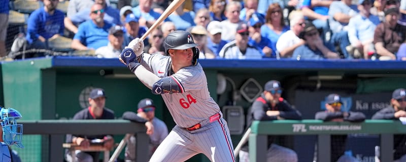 Padres To Sign José Miranda To Minor League Deal