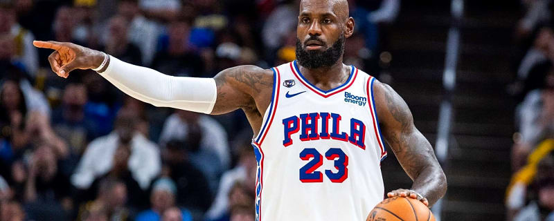 Lakers Fans Believe LeBron James Shouldn’t Get A Statue Or Have His Jersey Retired: 'Absolutely Not'